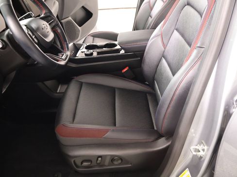 Used 2026 Chevrolet Equinox RS FWD image 12