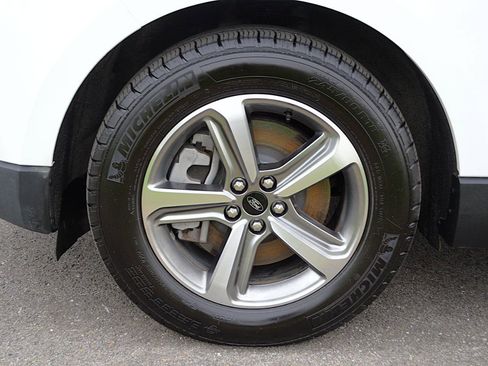 Used 2024 Ford Edge SEL w/ Convenience Package image 9