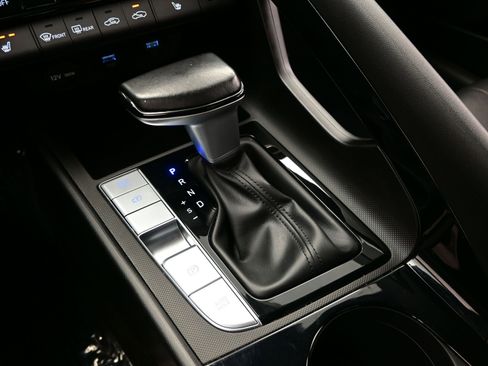 Certified 2023 Hyundai Elantra Limited w/ Preferred Accessory Package image 22