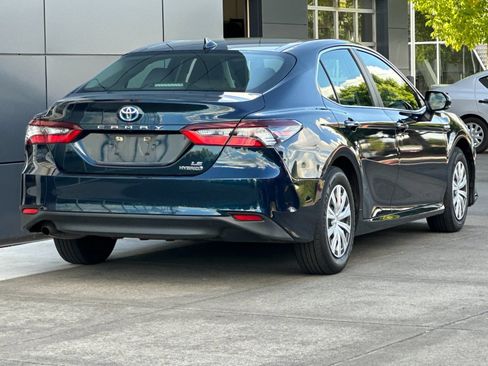 Used 2021 Toyota Camry LE FWD image 3