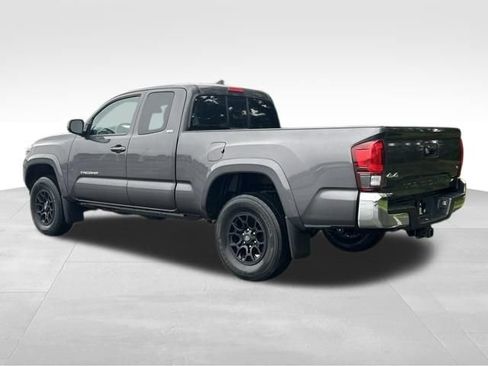 Used 2019 Toyota Tacoma SR5 AWD/4WD image 3