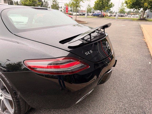 Used 2011 Mercedes-Benz SLS AMG Coupe image 32
