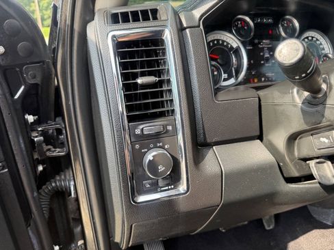 Used 2017 RAM 1500 Laramie AWD/4WD image 16