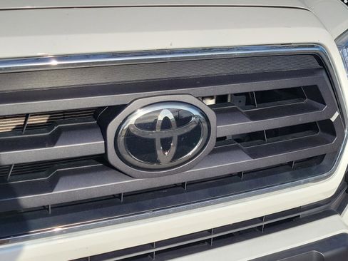 Certified 2023 Toyota Tacoma SR5 image 9