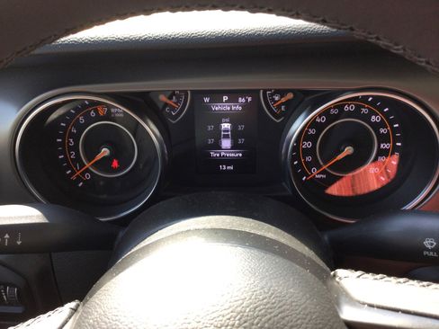 New 2023 Jeep Gladiator Sport image 12