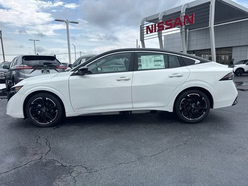 New 2026 Nissan Sentra SR w/ SR Premium Package FWD image 2