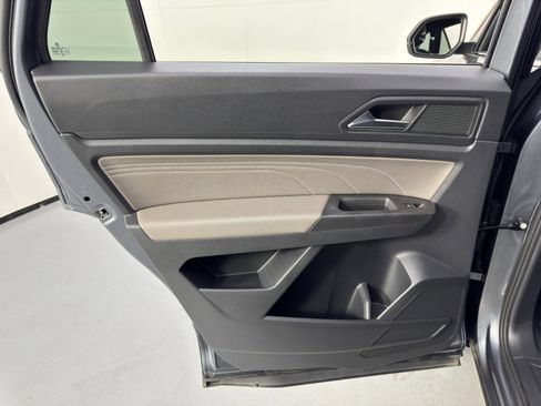 Used 2023 Volkswagen Atlas Cross Sport SE w/ Black Wheel Package image 40