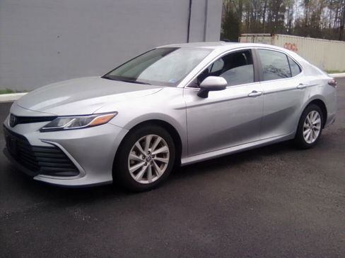 Used 2023 Toyota Camry LE image 13