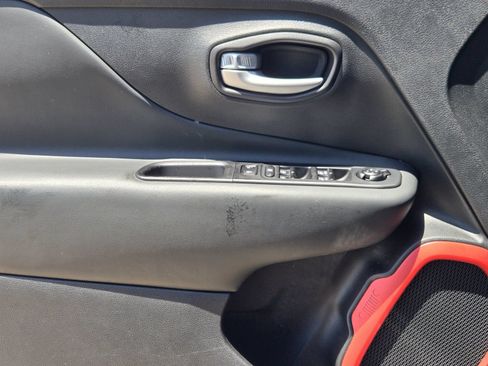 Used 2023 Jeep Renegade Trailhawk AWD/4WD image 29