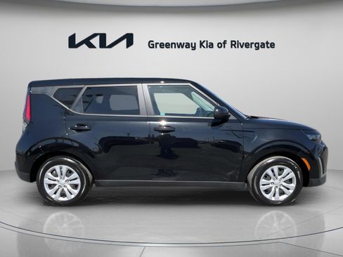 Used 2023 Kia Soul LX image 8