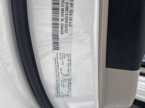 Used 2024 Chrysler Pacifica Select image 14