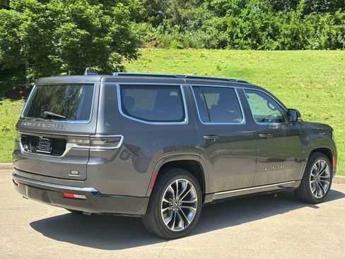Used 2022 Jeep Grand Wagoneer Series III w/ Rear Seat Video Group 1 AWD/4WD image 4