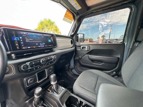 Used 2024 Jeep Wrangler Unlimited Sport AWD/4WD image 24