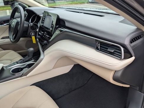 Used 2022 Toyota Camry LE image 15