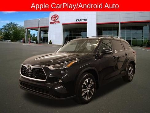 Used 2023 Toyota Highlander XLE AWD/4WD image 7