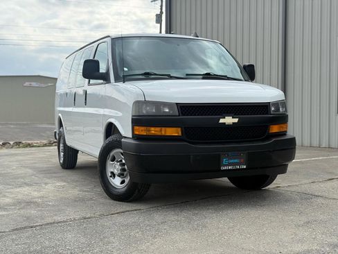 Used 2019 Chevrolet Express 2500 w/ Driver Convenience Package image 18