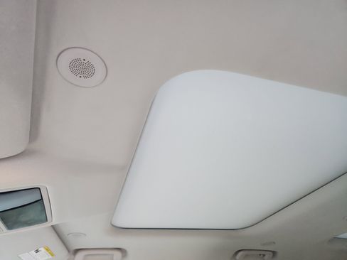 Certified 2025 Land Rover Discovery Dynamic SE image 27