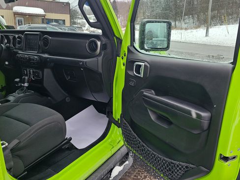 Used 2021 Jeep Gladiator Willys image 8