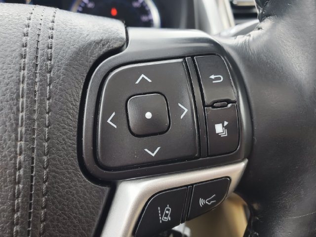 Used 2017 Toyota Highlander XLE AWD/4WD image 22