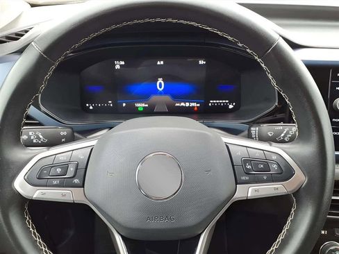 Used 2024 Volkswagen Taos SE image 14