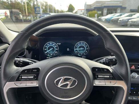 Used 2023 Hyundai Elantra Limited image 26