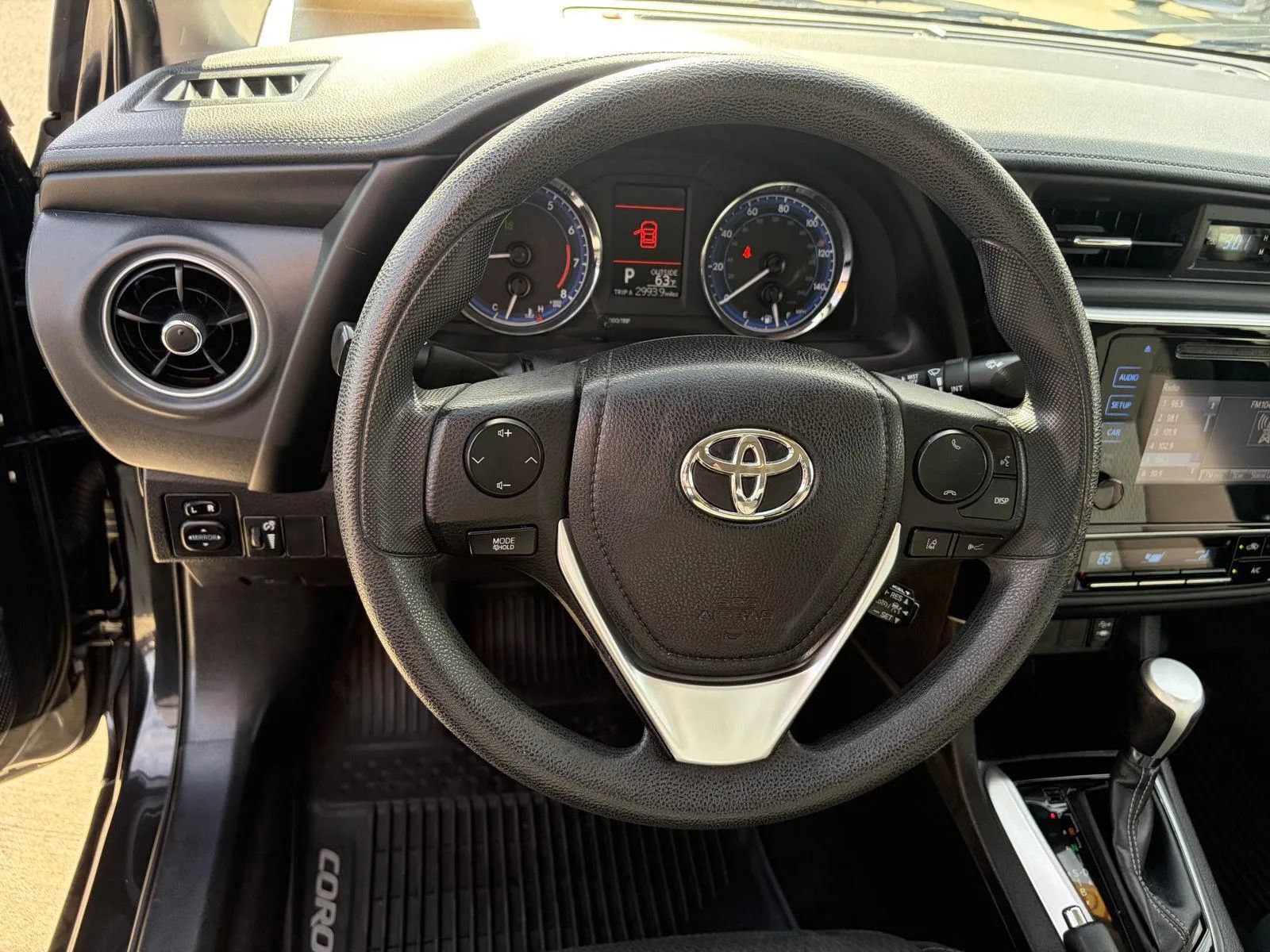 Used 2018 Toyota Corolla LE FWD image 12