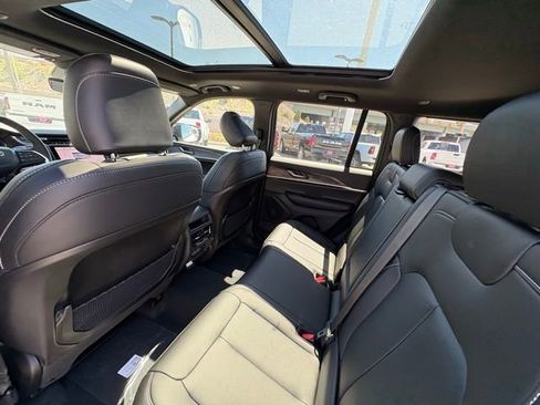 New 2025 Jeep Grand Cherokee Limited w/ Black Appearance Package image 26