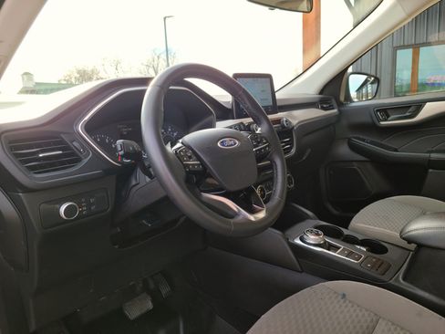 Used 2022 Ford Escape SE w/ Cold Weather Package image 9