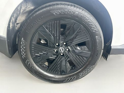 Used 2025 Nissan Murano SV AWD/4WD image 11