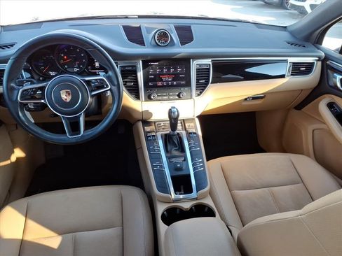 Used 2017 Porsche Macan Base image 12