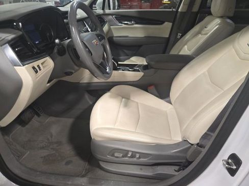 Used 2023 Cadillac XT6 Premium Luxury image 13