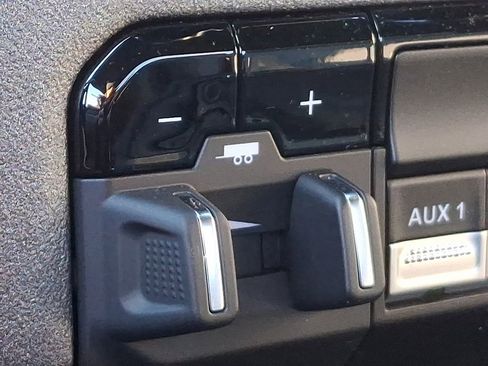 Used 2024 RAM 2500 Tradesman w/ Chrome Appearance Group image 25