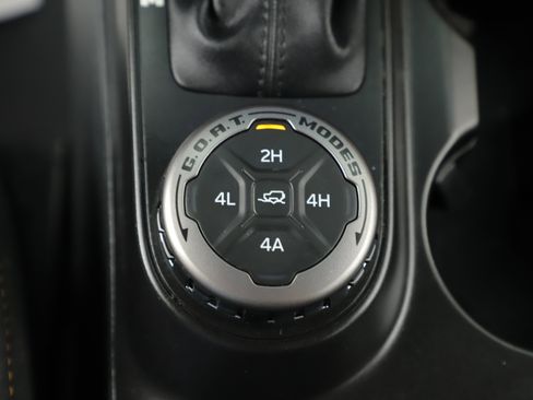 Used 2022 Ford Bronco Badlands image 16