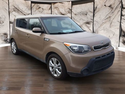 Used 2015 Kia Soul + image 3