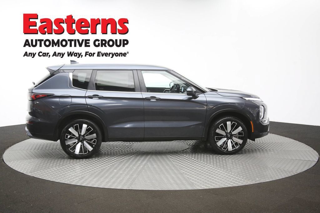 Used 2025 Mitsubishi Outlander SE AWD/4WD image 45