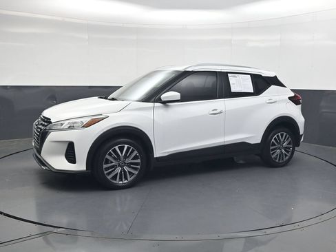Used 2024 Nissan Kicks SV FWD image 12