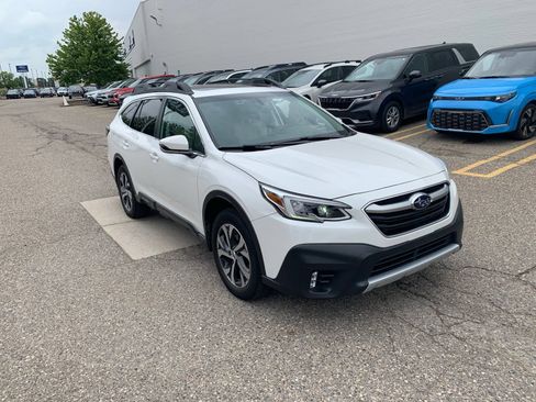 Used 2020 Subaru Outback Limited w/ Popular Package #2 AWD/4WD image 2
