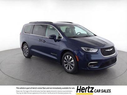 Used 2023 Chrysler Pacifica Touring-L