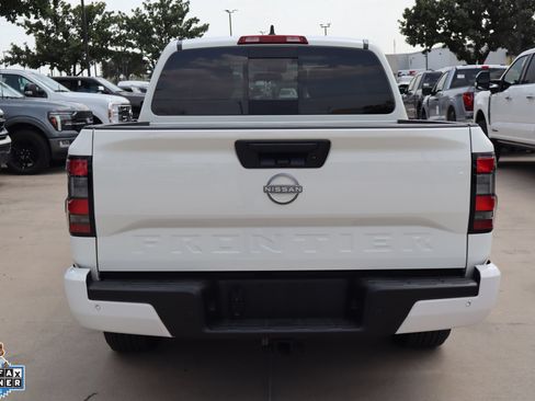 Used 2025 Nissan Frontier SV w/ SV Convenience Package RWD image 4