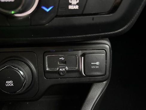 Used 2021 Jeep Renegade Sport image 30