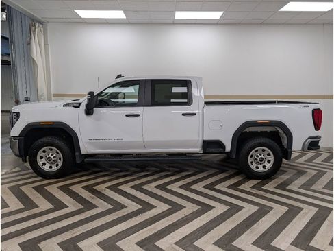 Used 2024 GMC Sierra 2500 Pro w/ Convenience Package image 3