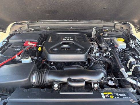 Used 2019 Jeep Wrangler Unlimited Sport S AWD/4WD image 34