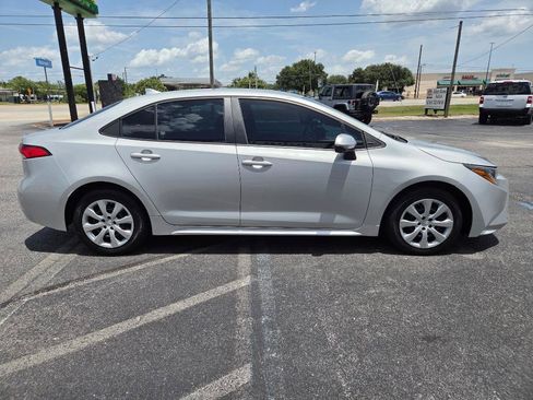 Used 2022 Toyota Corolla LE FWD image 5