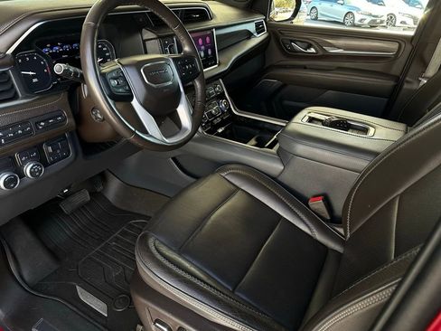 Used 2021 GMC Yukon XL Denali w/ Denali Premium Package image 10