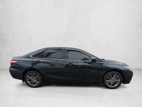 Used 2015 Toyota Camry SE w/ Moonroof Package FWD image 4