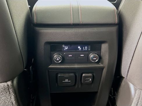 Used 2023 Chevrolet Traverse RS AWD/4WD image 27