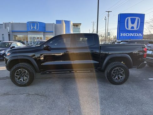 Used 2024 Chevrolet Colorado ZR2 w/ Technology Package image 9