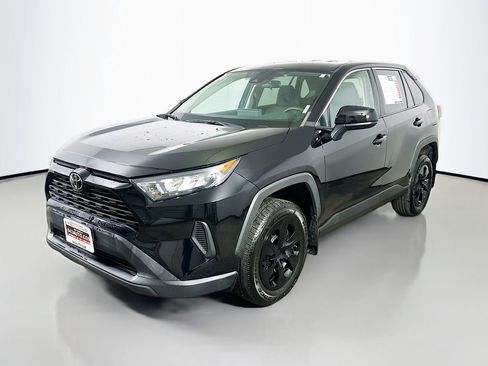 Used 2022 Toyota RAV4 LE image 3