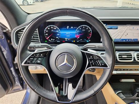 Used 2024 Mercedes-Benz GLS 580 4MATIC image 21
