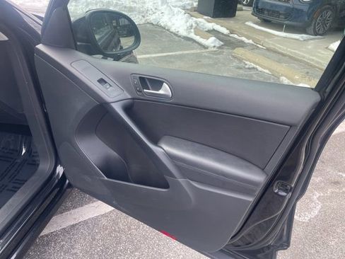 Used 2016 Volkswagen Tiguan S image 16